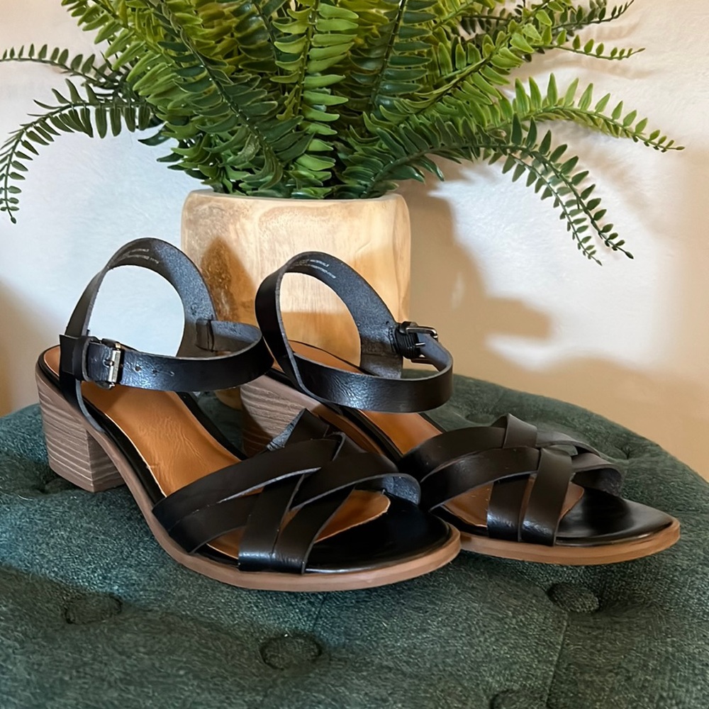 Universal Thread Block Heel Sandal Womens Size 8.5